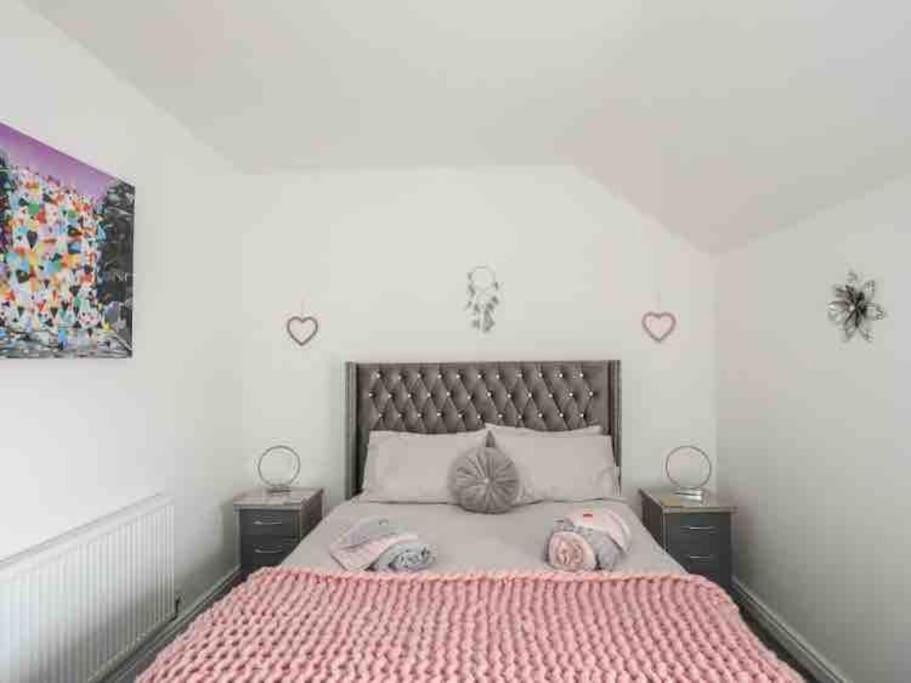 Beeches Bach, 1 Bedroom Cottage With Hot Tub Prestatyn Exteriör bild