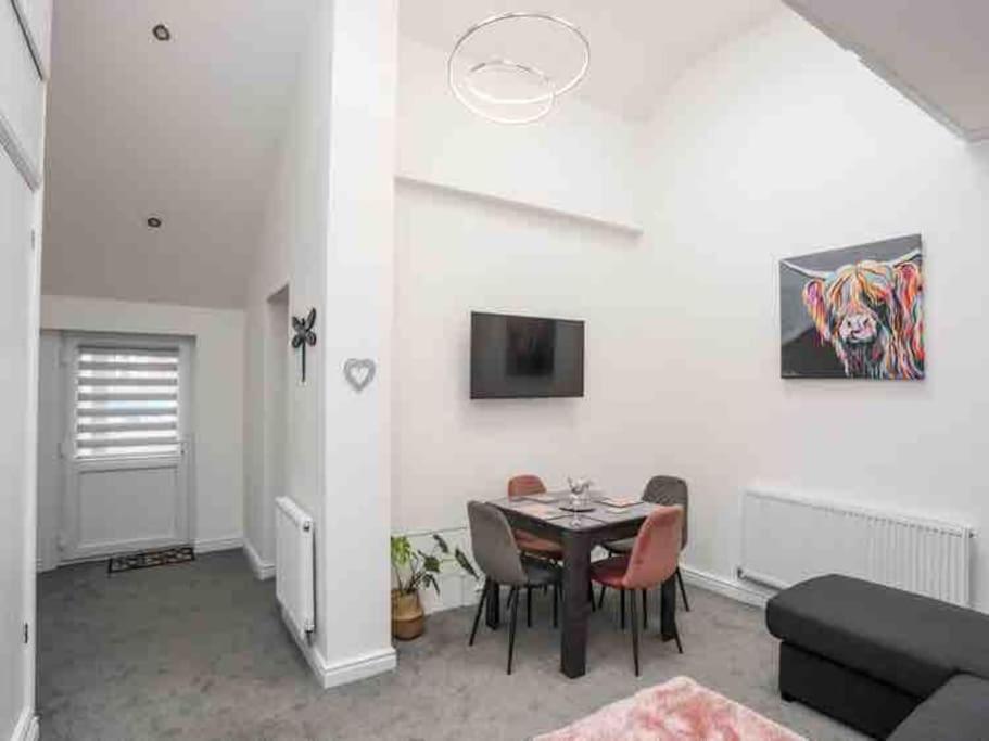Beeches Bach, 1 Bedroom Cottage With Hot Tub Prestatyn Exteriör bild