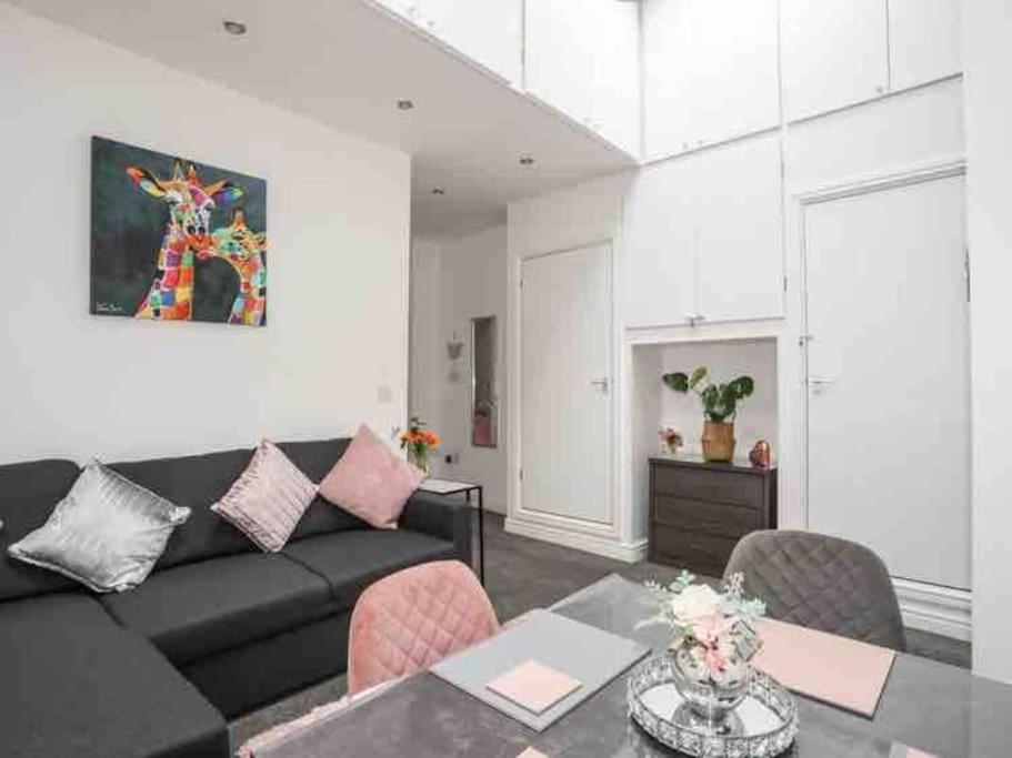 Beeches Bach, 1 Bedroom Cottage With Hot Tub Prestatyn Exteriör bild